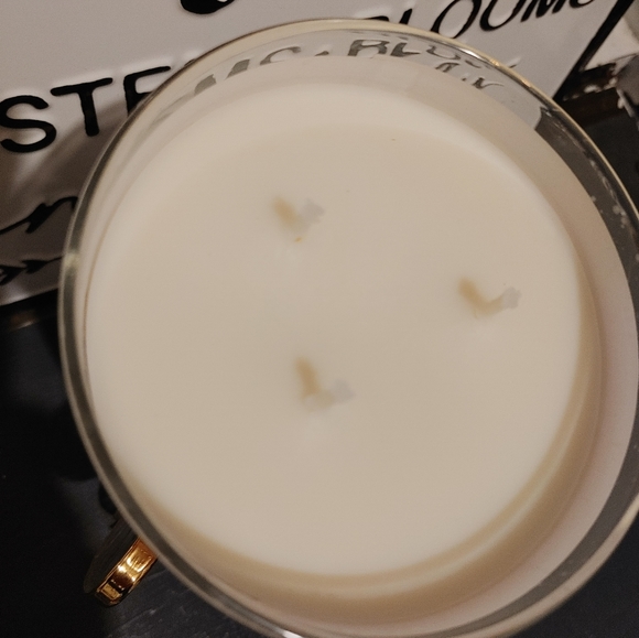 BATH & BODY WORKS 3 WICK CANDLE FALL IN BLOOM LIMITED EDITION/ BRAND NEW - Picture 3 of 3